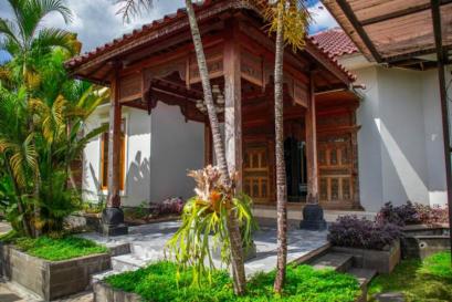 Tabebuya Resto & Resort