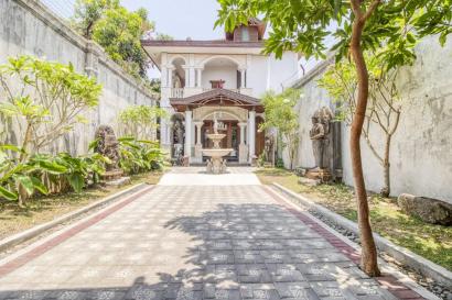 Tabebuya Resto & Resort